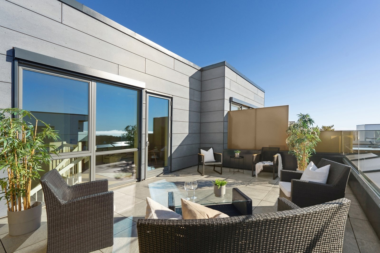 Herlig takterrasse med gode sol- og utsiktsforhold. Galleribilde