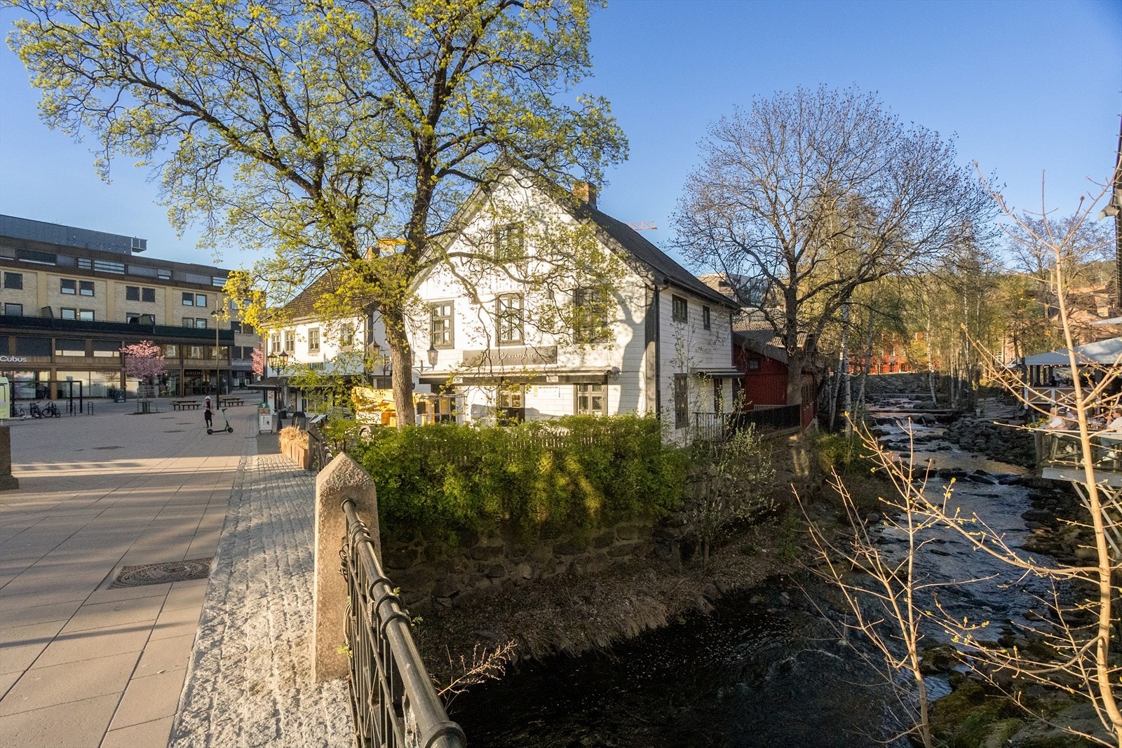 Dette er stedet og leiligheten som du kan ønske sommeren velkommen i! Galleribilde