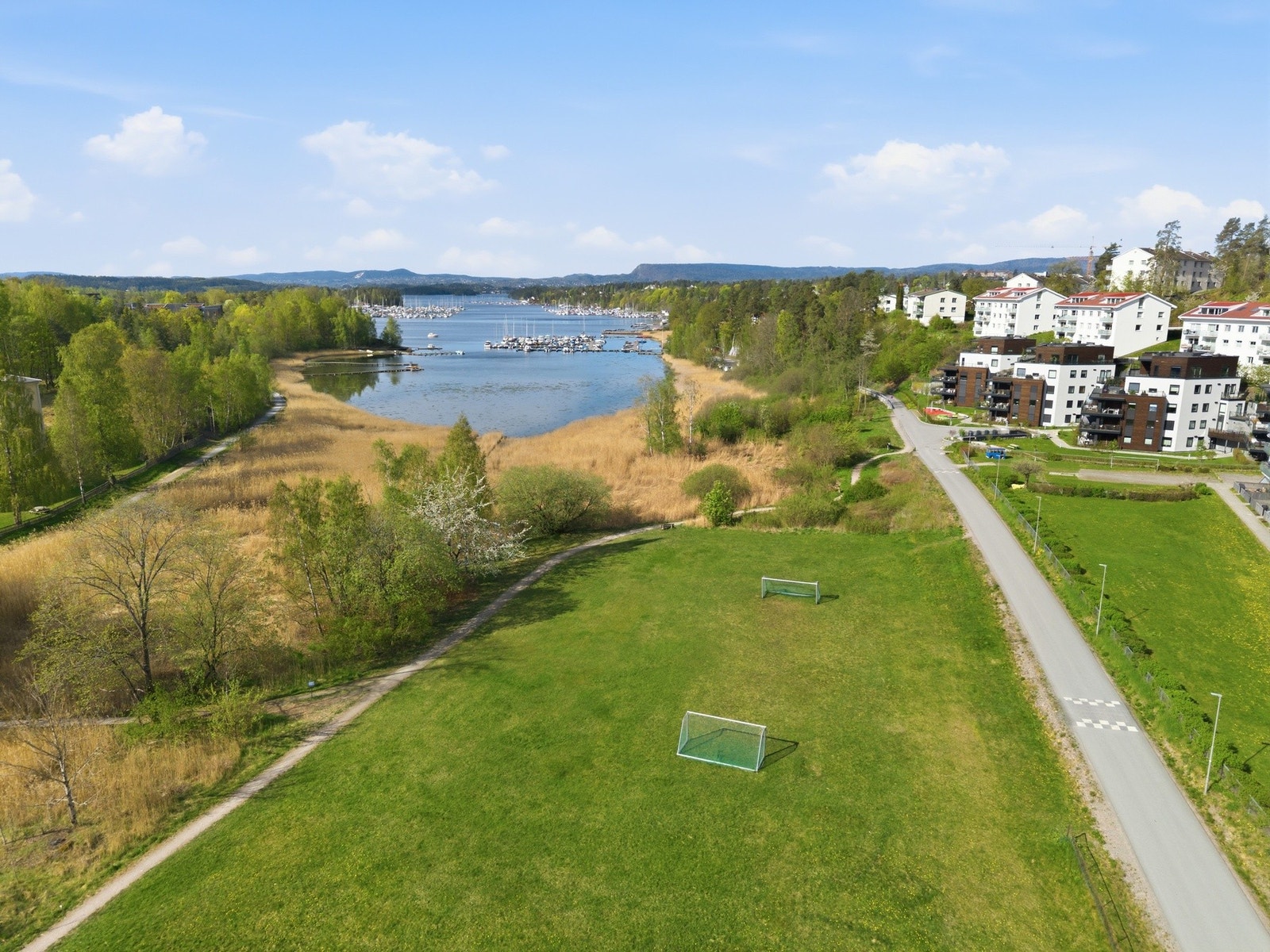 Det er grønne og fine fellesområder i nærområdet som passer for alle. Galleribilde