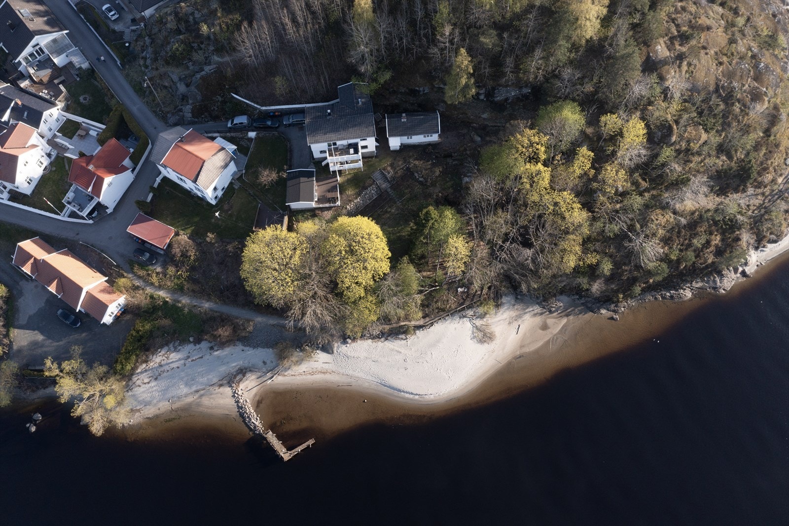 Her får du en hel tomannsbolig med fantastisk beliggenhet på Steinsnes, Østre Halsen. Galleribilde