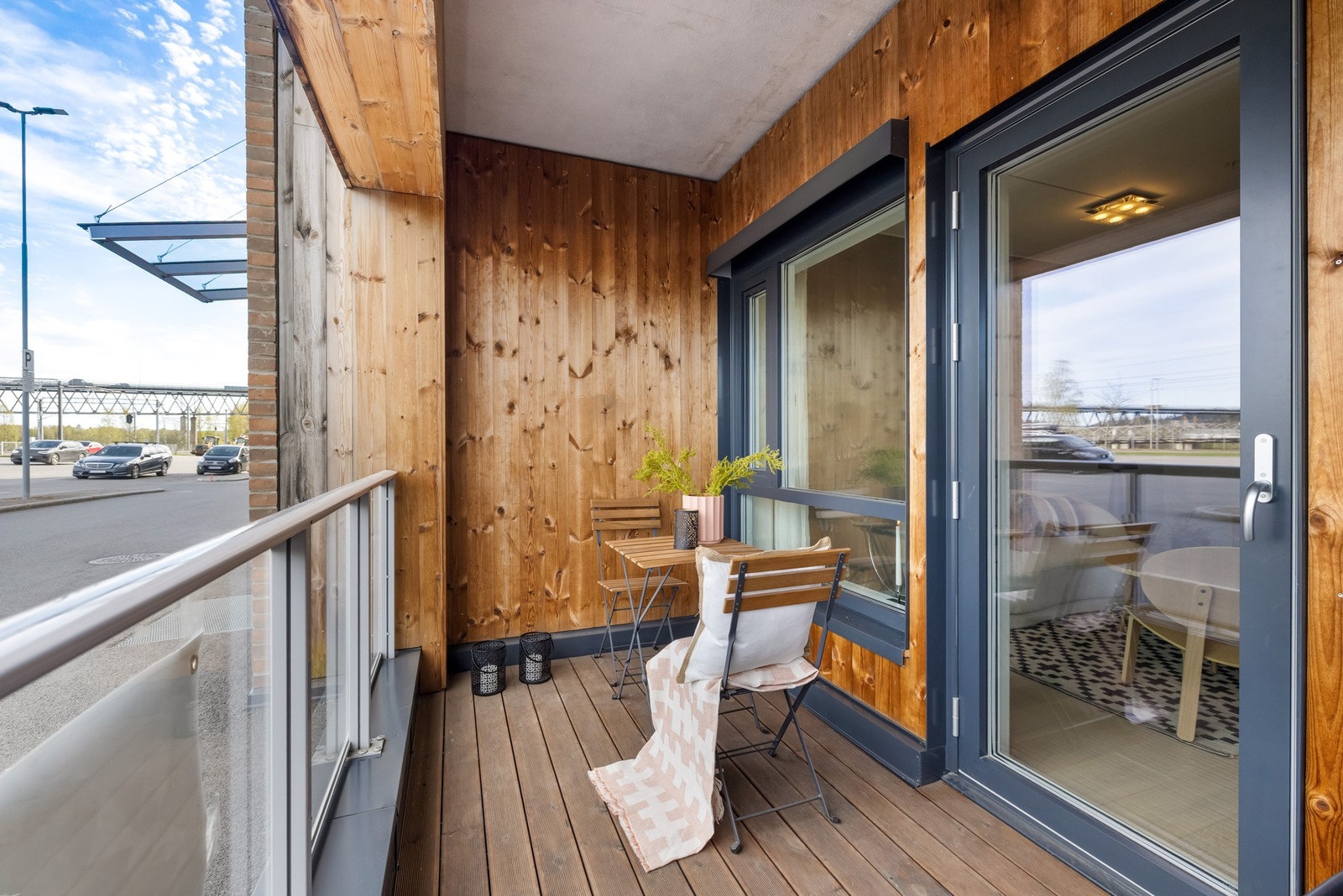 Terrassen er sydøstvendt og byr på morgen og formiddagssol, perfekt for å nyte morgenkaffen Galleribilde