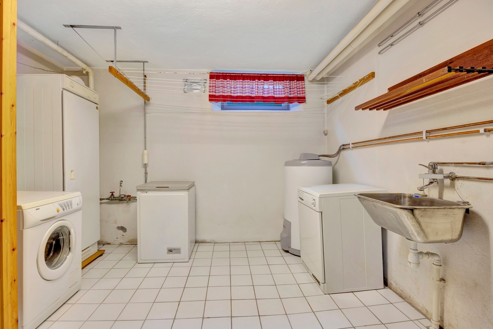 Eget vaskerom i underetasjen Galleribilde