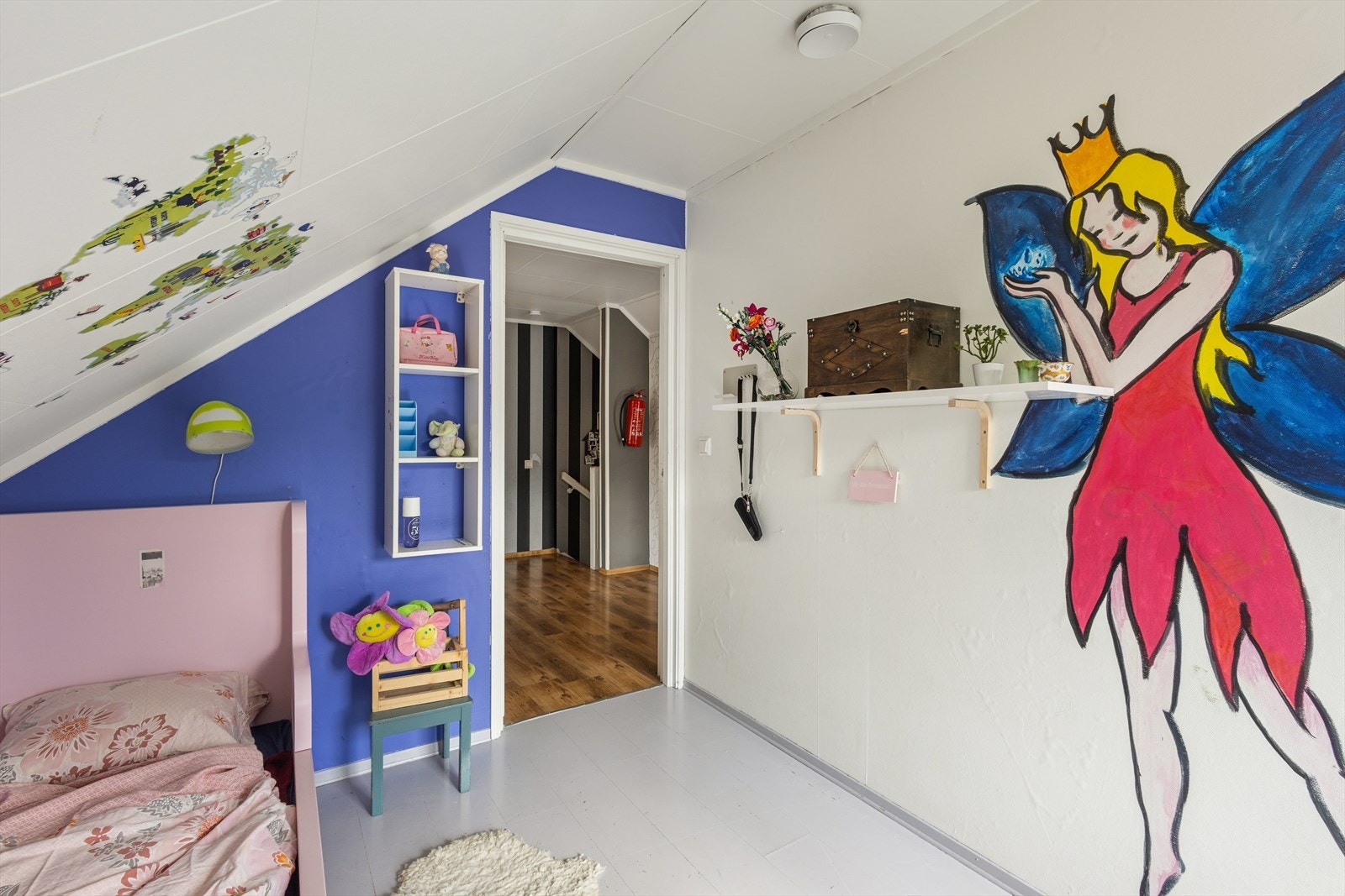 Soverommene kan enkelt tilpasses ulike behov, enten du ønsker kontor, gjesterom eller barnerom, gir planløsningen stor fleksibilitet. Galleribilde