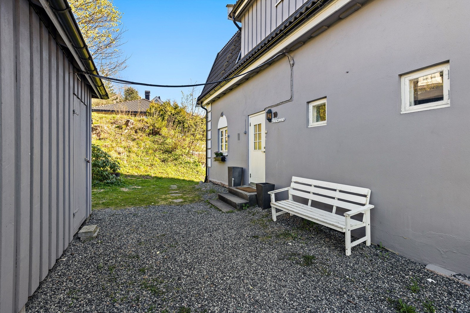 Adkomst til leiligheten via felles trappeoppgang. Galleribilde