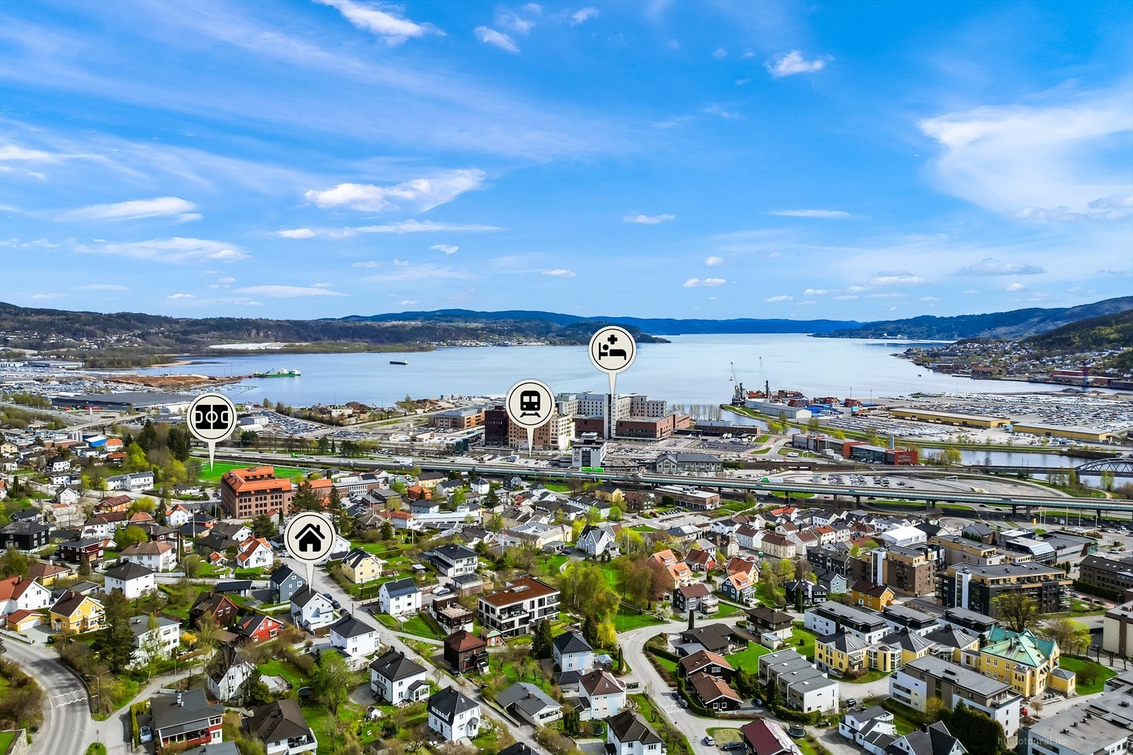 Brakerøya stasjon er kun 11 minutters gange unna, med hyppige avganger mot Oslo. Galleribilde