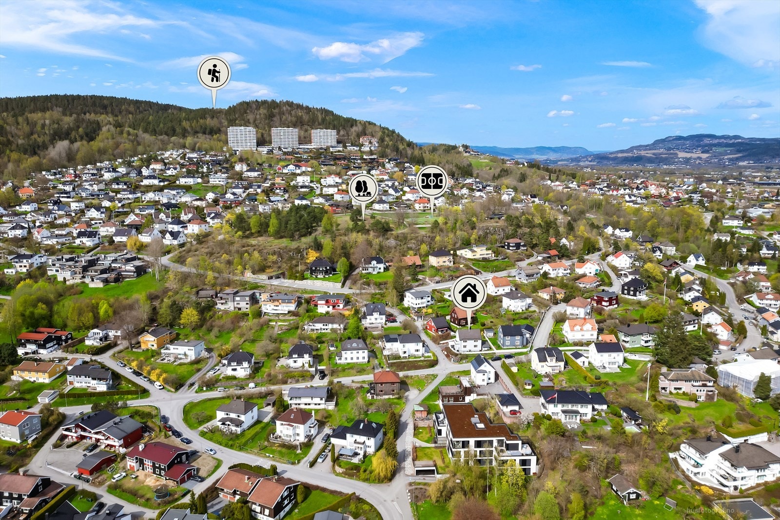 Nærhet til flotte turområder, med Løkkebergparken og skog og mark like i nærheten. Galleribilde