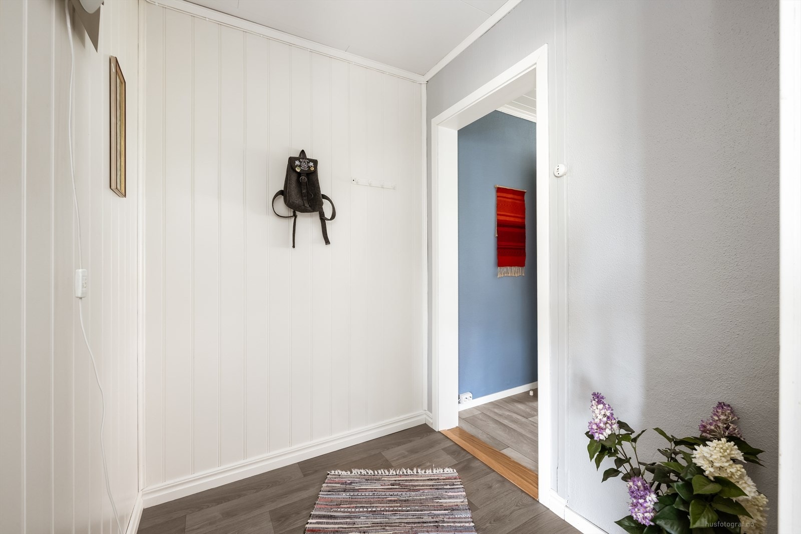 Fra gangen er det adkomst til boligens øvrige rom i etasjen. Galleribilde