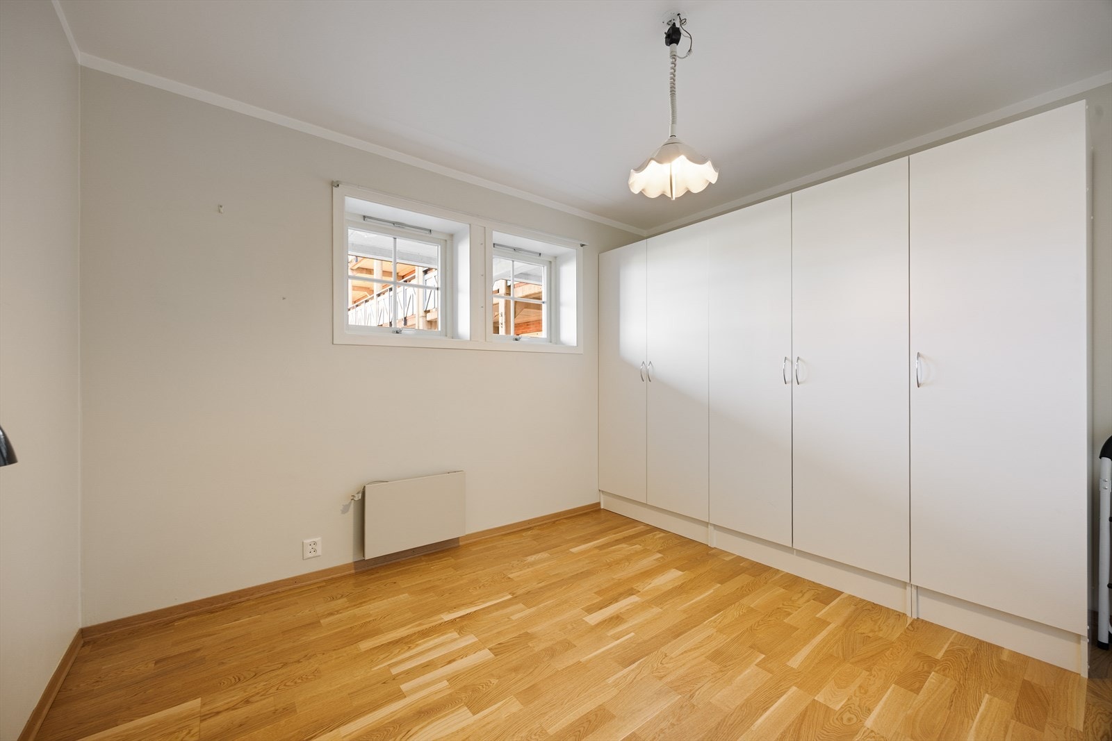 Hovedsoverommet har rikelig med garderobeplass. Galleribilde