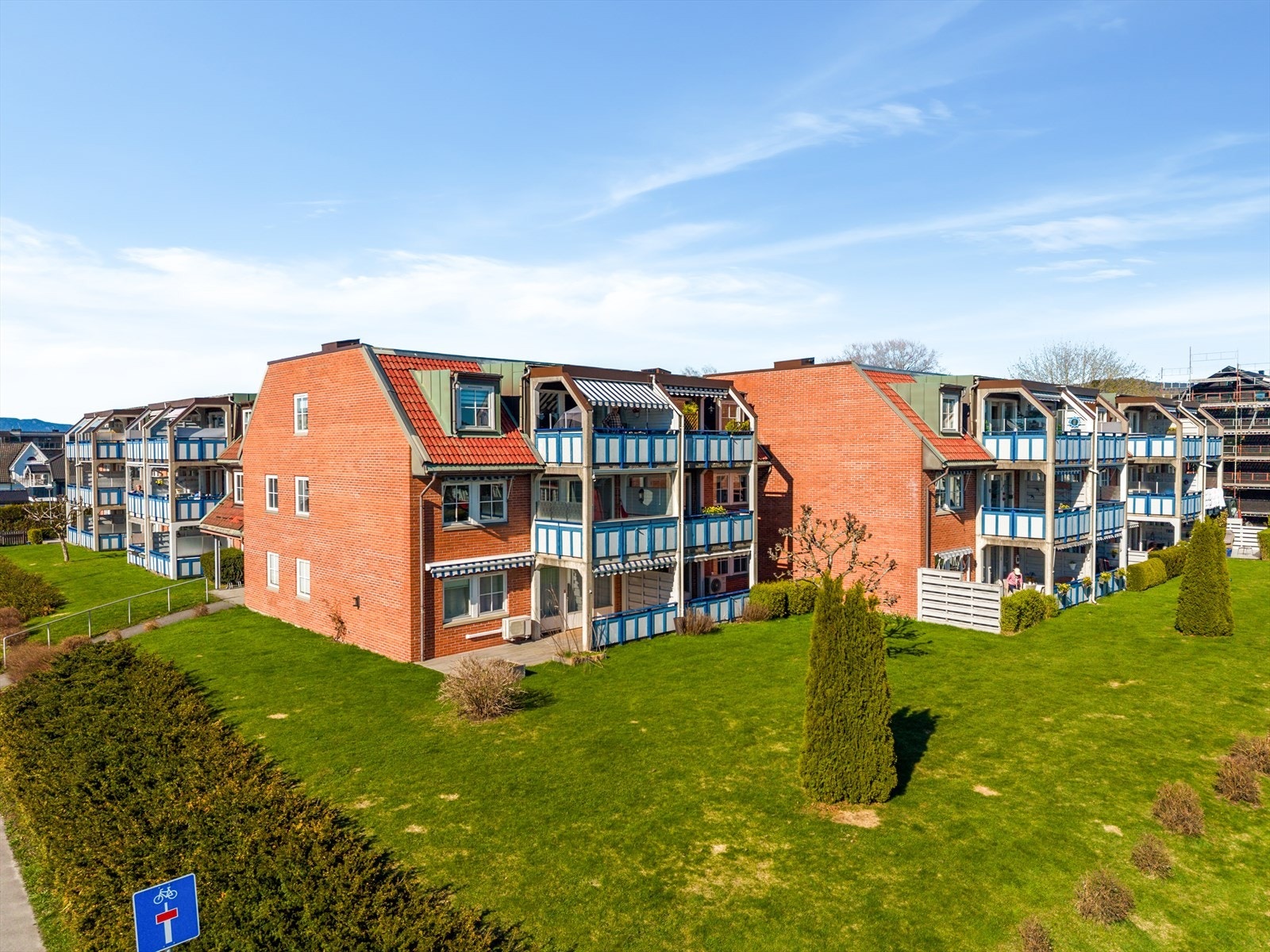 Leiligheten har en attraktiv beliggenhet i 1. etasje med utgang til hage. Galleribilde