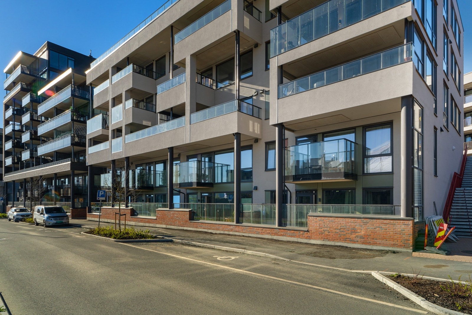 Moderne leilighetsbygg med nærhet til Lade og Lilleby med alt av butikker og restauranter. Galleribilde