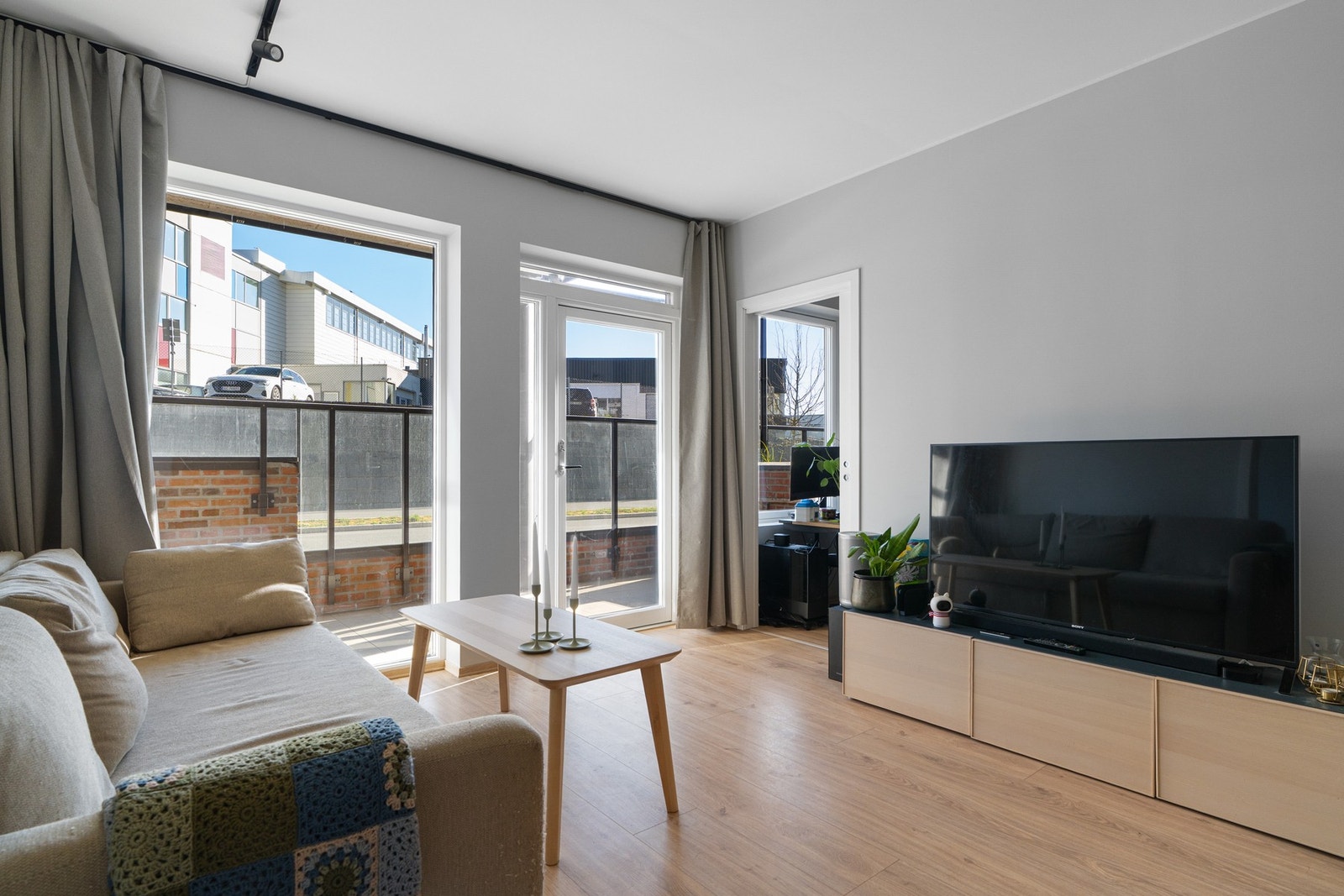 Velkommen til Ladebekken 38. En ny og romslig 3-roms selveierleilighet med terrasse. Galleribilde