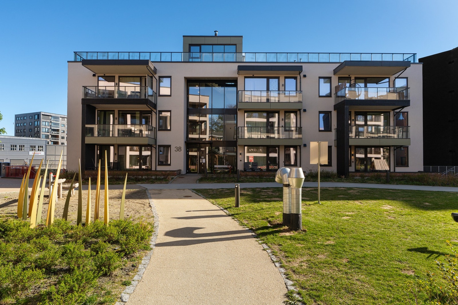 Flotte fellesområder rundt byggene. Galleribilde