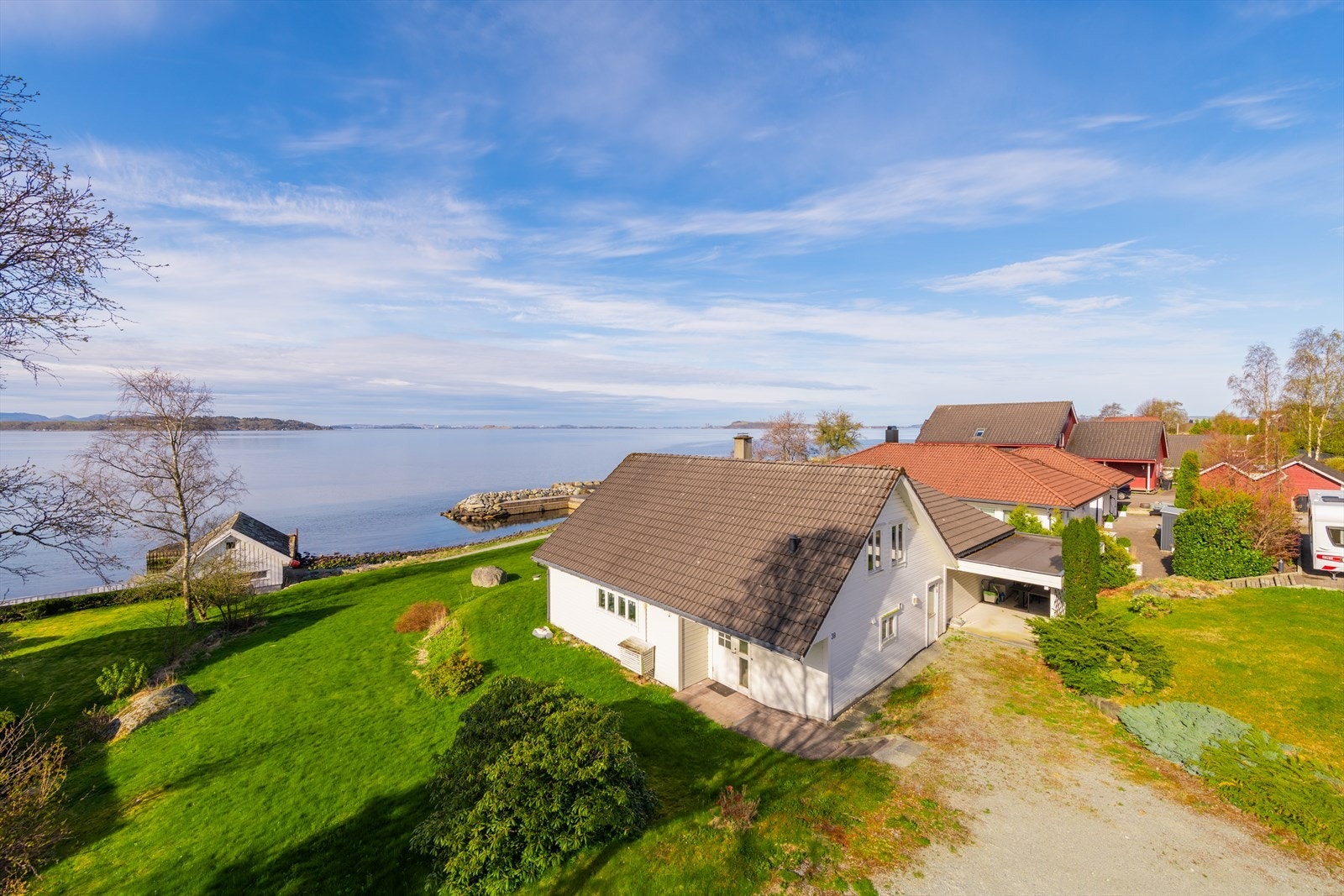 Runar Fiskå v/ Eiendomsmegler Norge har gleden av å presentere Strandastøvegen 39! Galleribilde