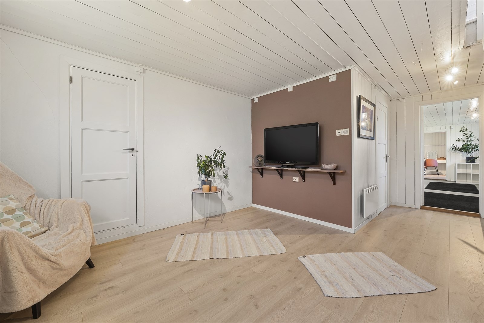 Innredede rom i kjeller er ikke godkjent til varig opphold. Bruksendring fra tilleggsdel til hoveddel er søknadspliktig Galleribilde