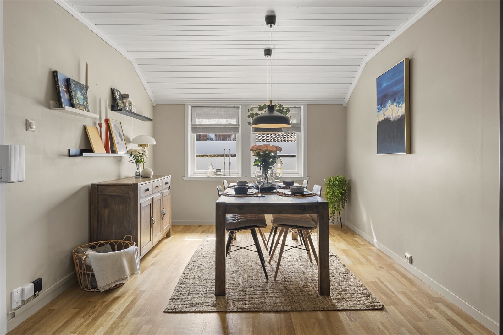 God plass til langbord Galleribilde