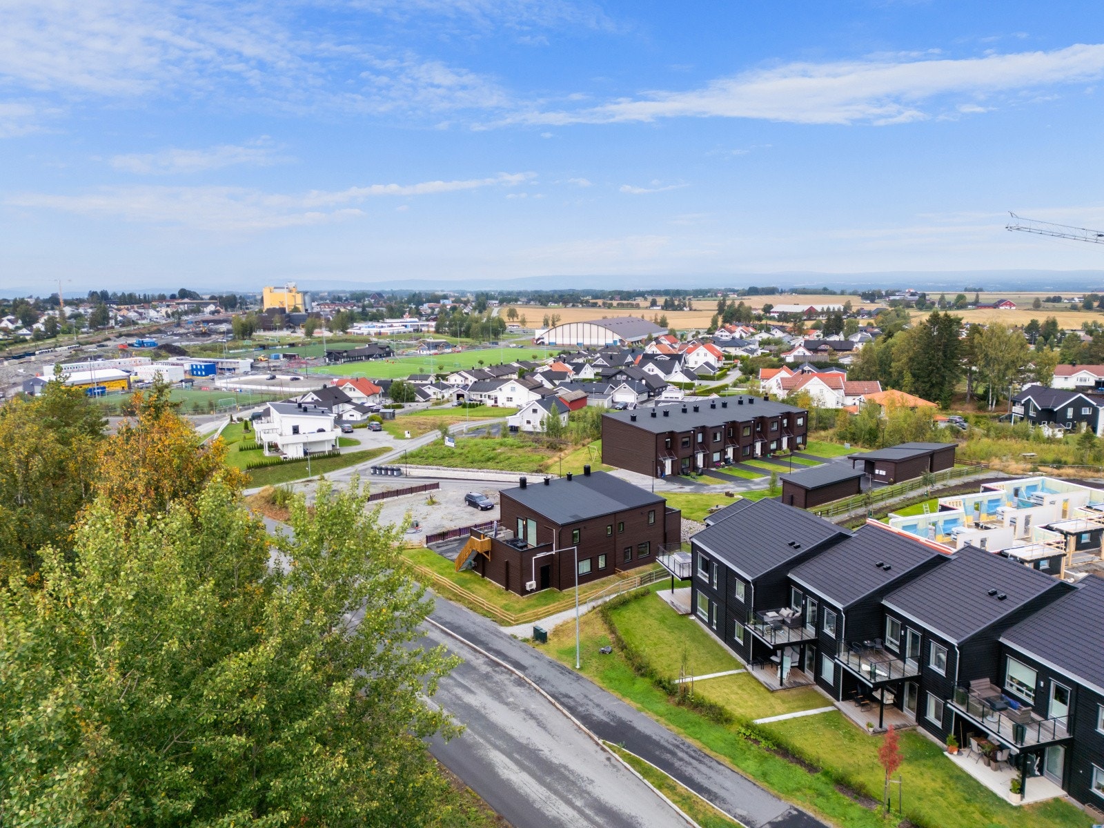 Beliggenheten gir umiddelbar tilgang til skog og mark, med flotte turmuligheter året rundt. Galleribilde