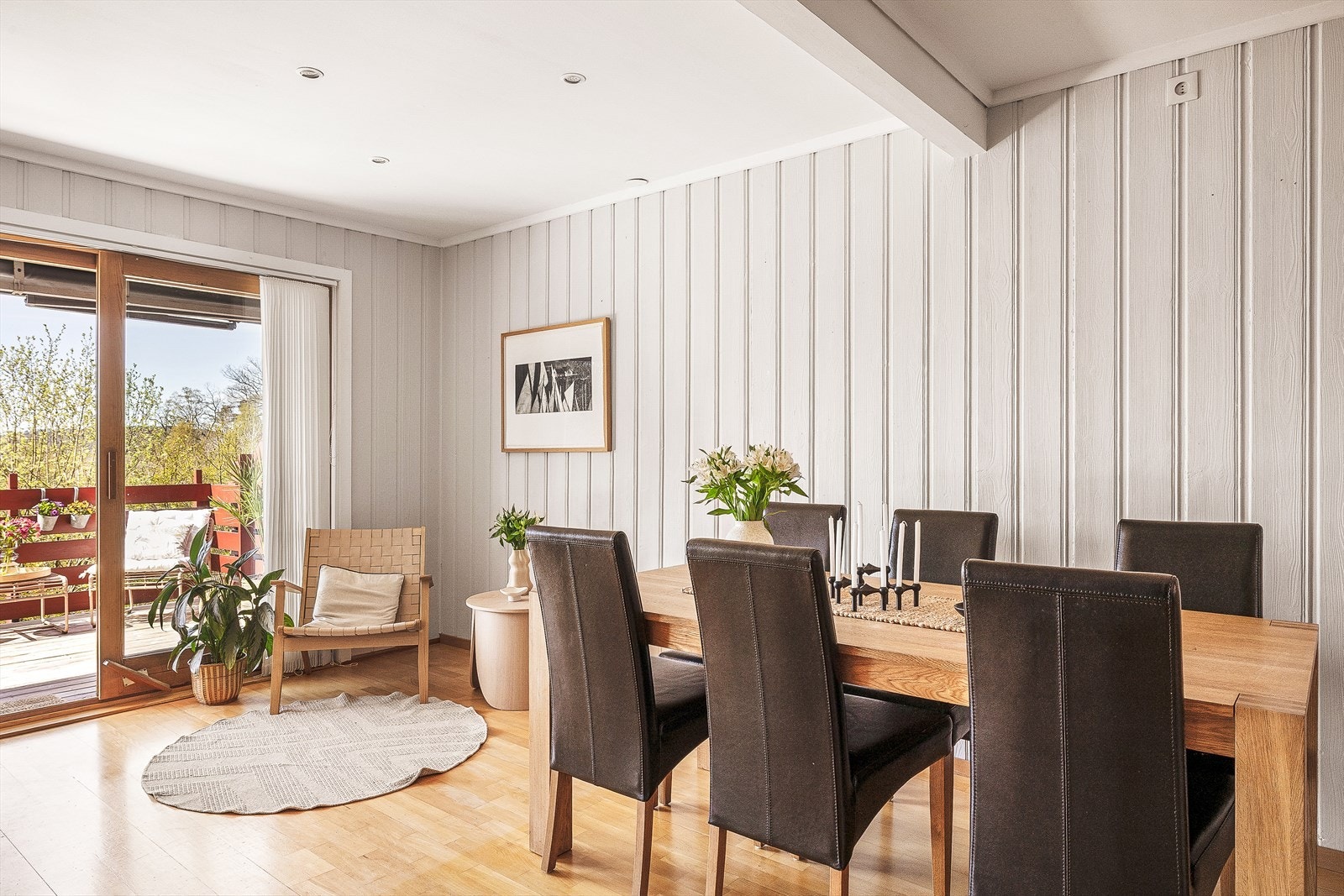 Her ligger alt til rette for hyggelige måltider og sosial matlaging med familie og venner. Galleribilde