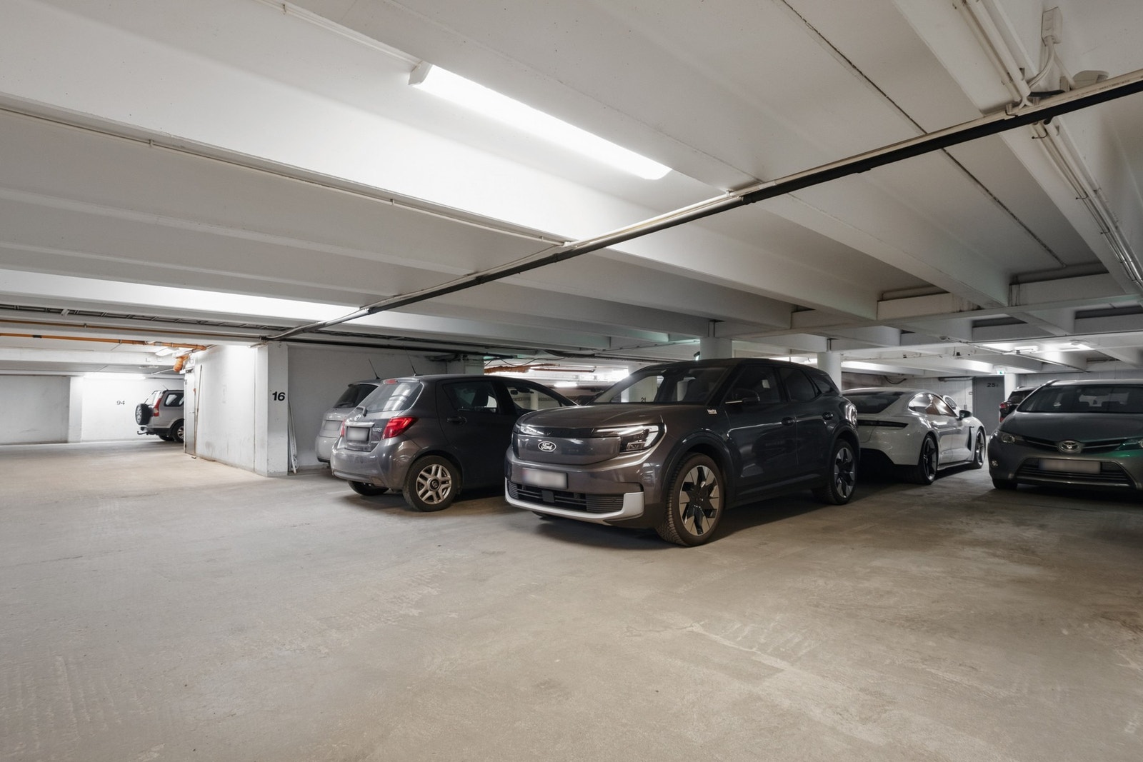 Det medfølger parkeringsplass i garasjeanlegg. Galleribilde