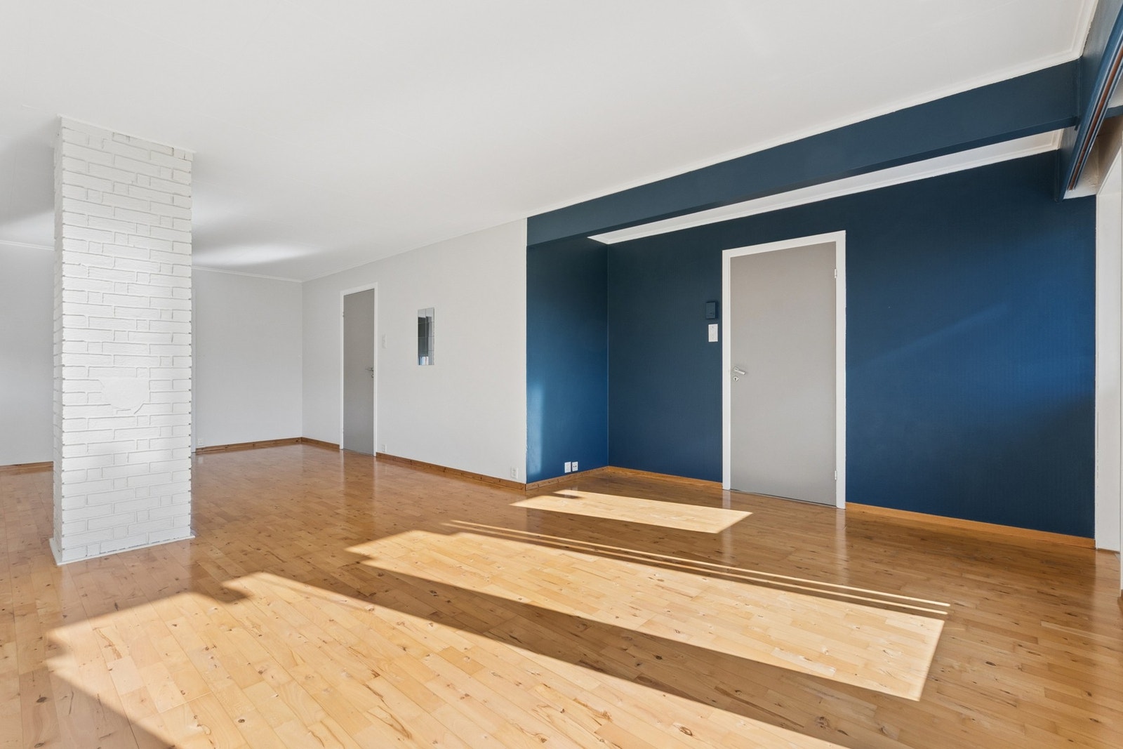 Plass til både sofa og spisebord. Galleribilde
