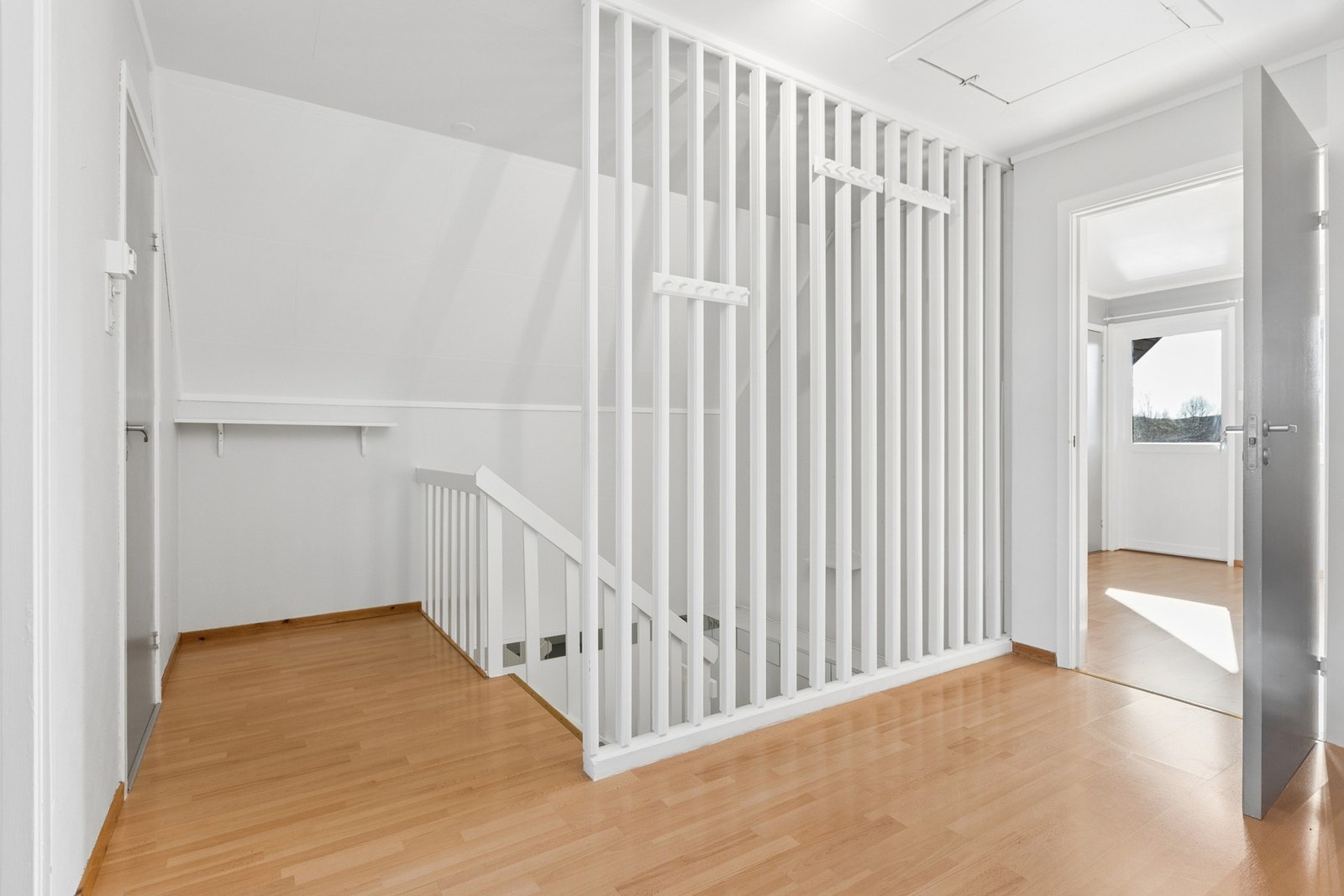 På loftet er det 2 soverom og bad. Galleribilde