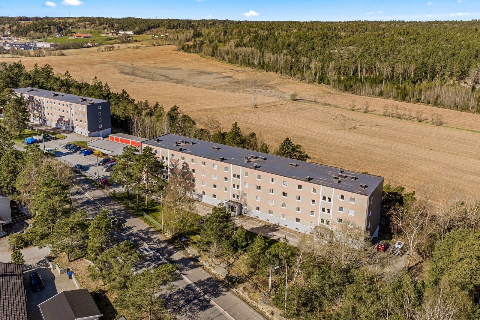 Beliggenhet tett på naturen, med god tilgang til Fredrikstadmarka for rekreasjon og turer. Galleribilde
