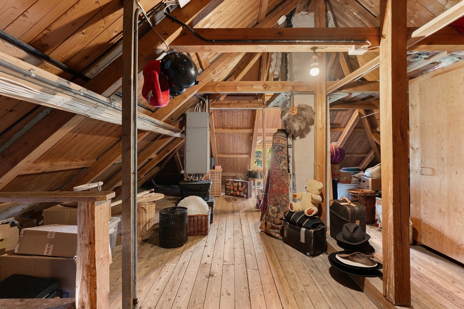 Det uinnredede kaldtloftet har et gulvareal på 84 m² og byr på et betydelig lagringspotensial. Galleribilde