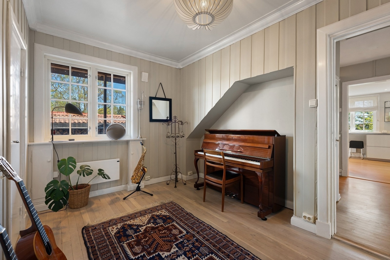 Soverommet i første etasje fungerer utmerket som kontor, bibliotek eller musikkrom. Galleribilde