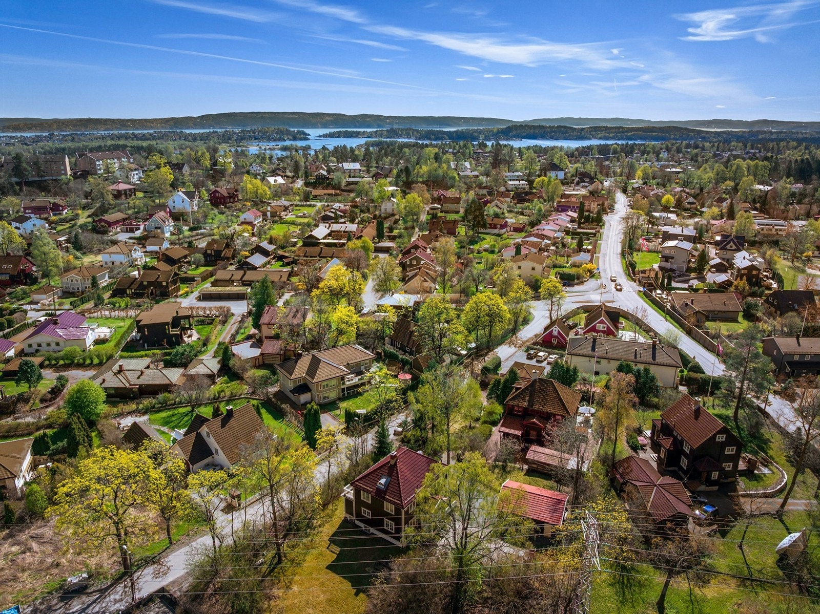En kort kjøre- eller sykkeltur unna ligger sjøen med strender, turområder og Henie Onstad Kunstsenter. Galleribilde