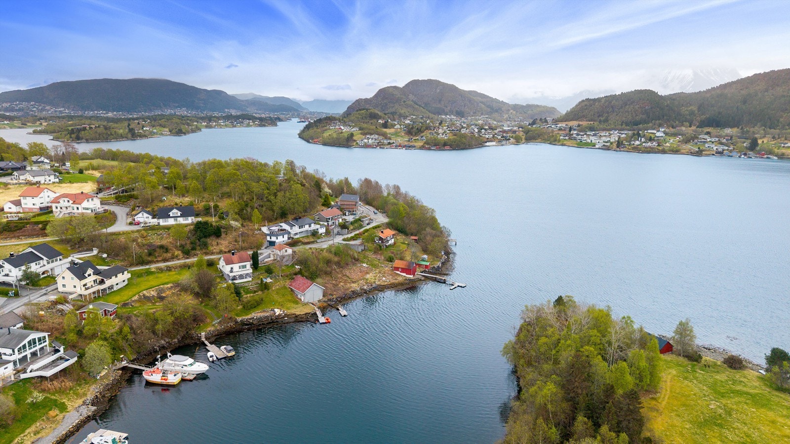 Du kan også ta turen til Gjølevannet, eller gå til Fiskerstrandhyttene på Sulafjellet. Galleribilde
