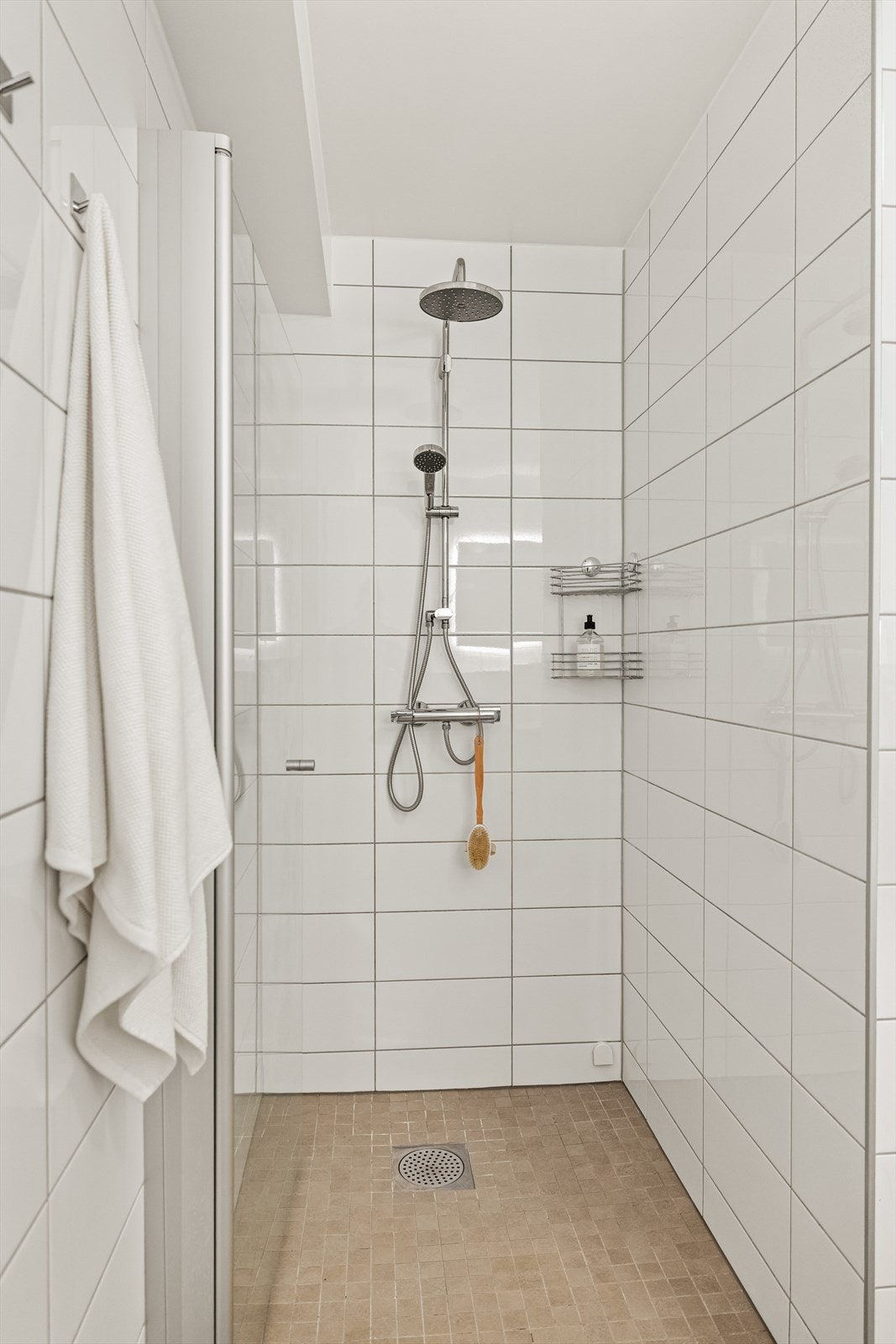 Badet har, som resten av boligen, vannbåren gulvvarme. Galleribilde