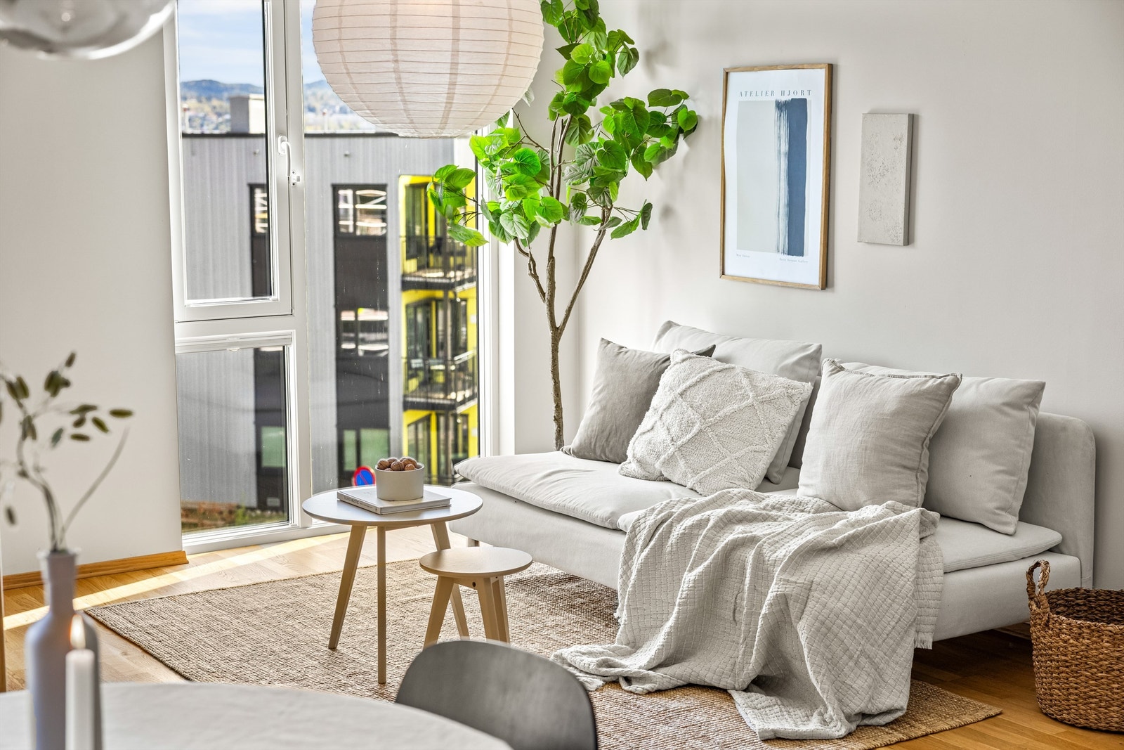 Vinduene med 3-lags glass bidrar til god isolasjon og energieffektivitet. Galleribilde