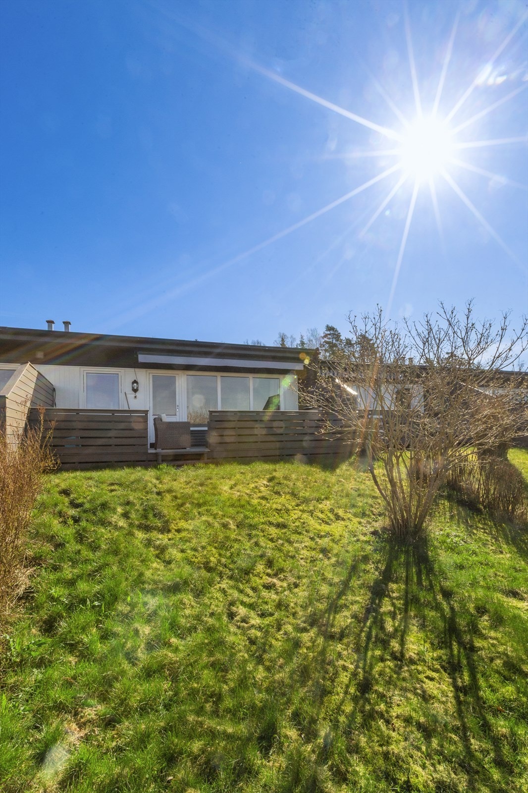 Boligen har en vestvendt solrik terrasse Galleribilde