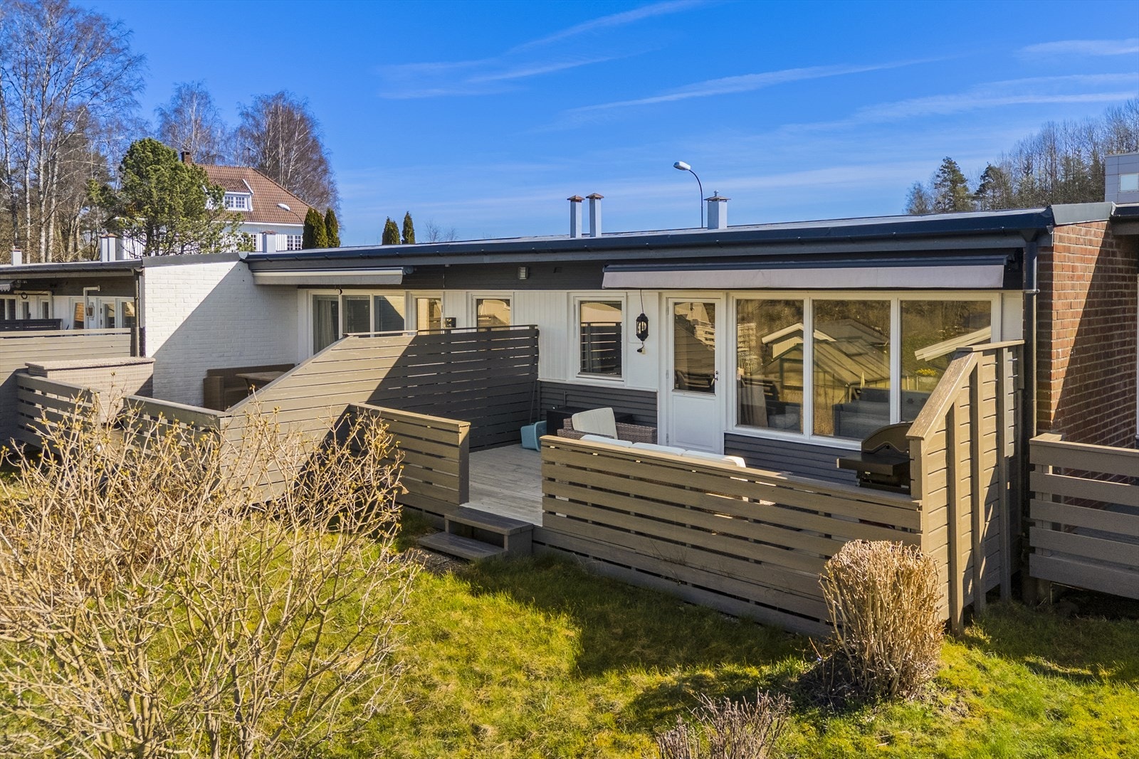 Rekkehus med romslig terrasse- vestvendt og solrikt Galleribilde