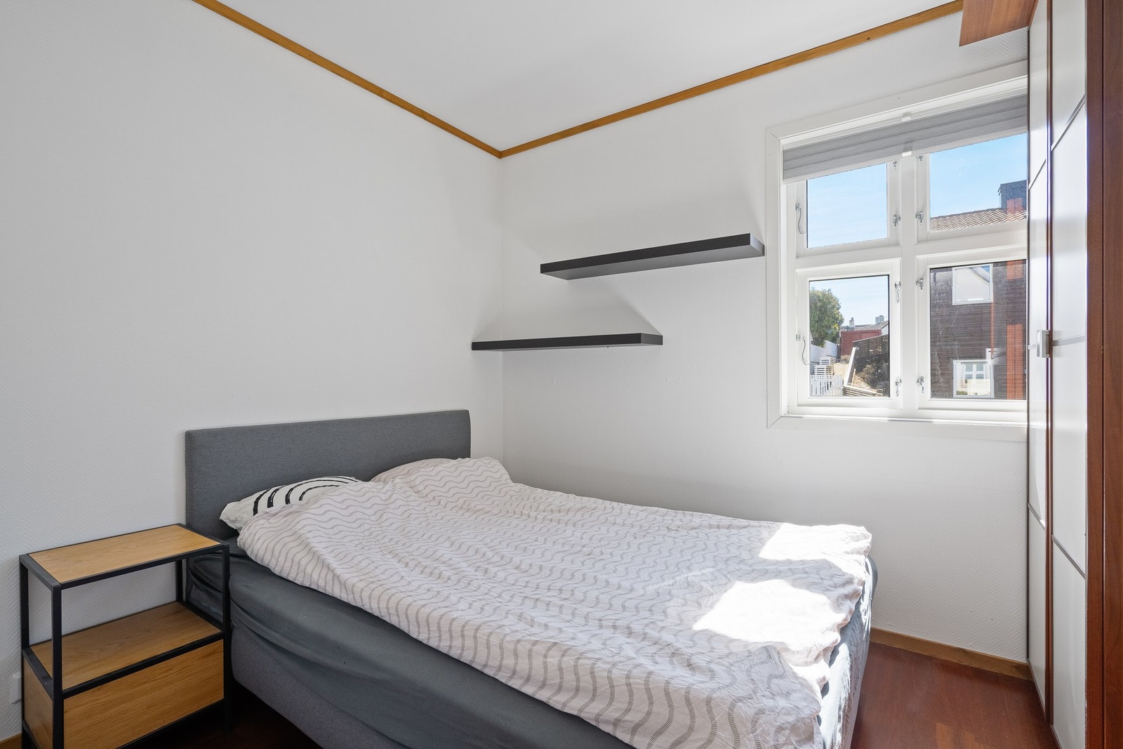 Soverom med garderobe Galleribilde