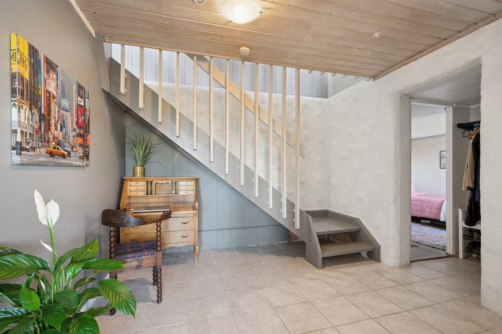 Stor hall ønsker velkommen inn. Galleribilde