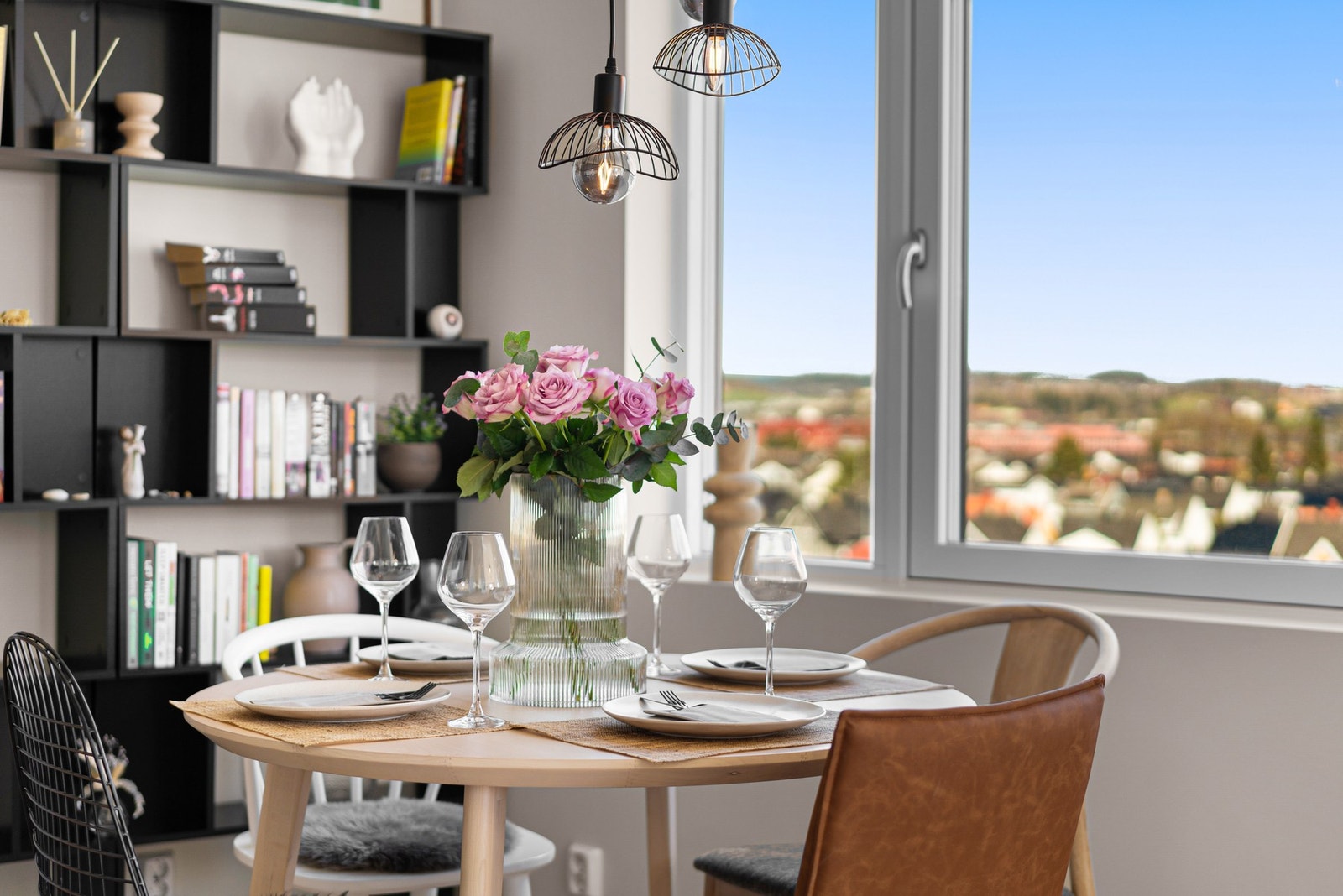Her bor du høyt og flott i 6. etasje, med en nydelig utsikt. Galleribilde