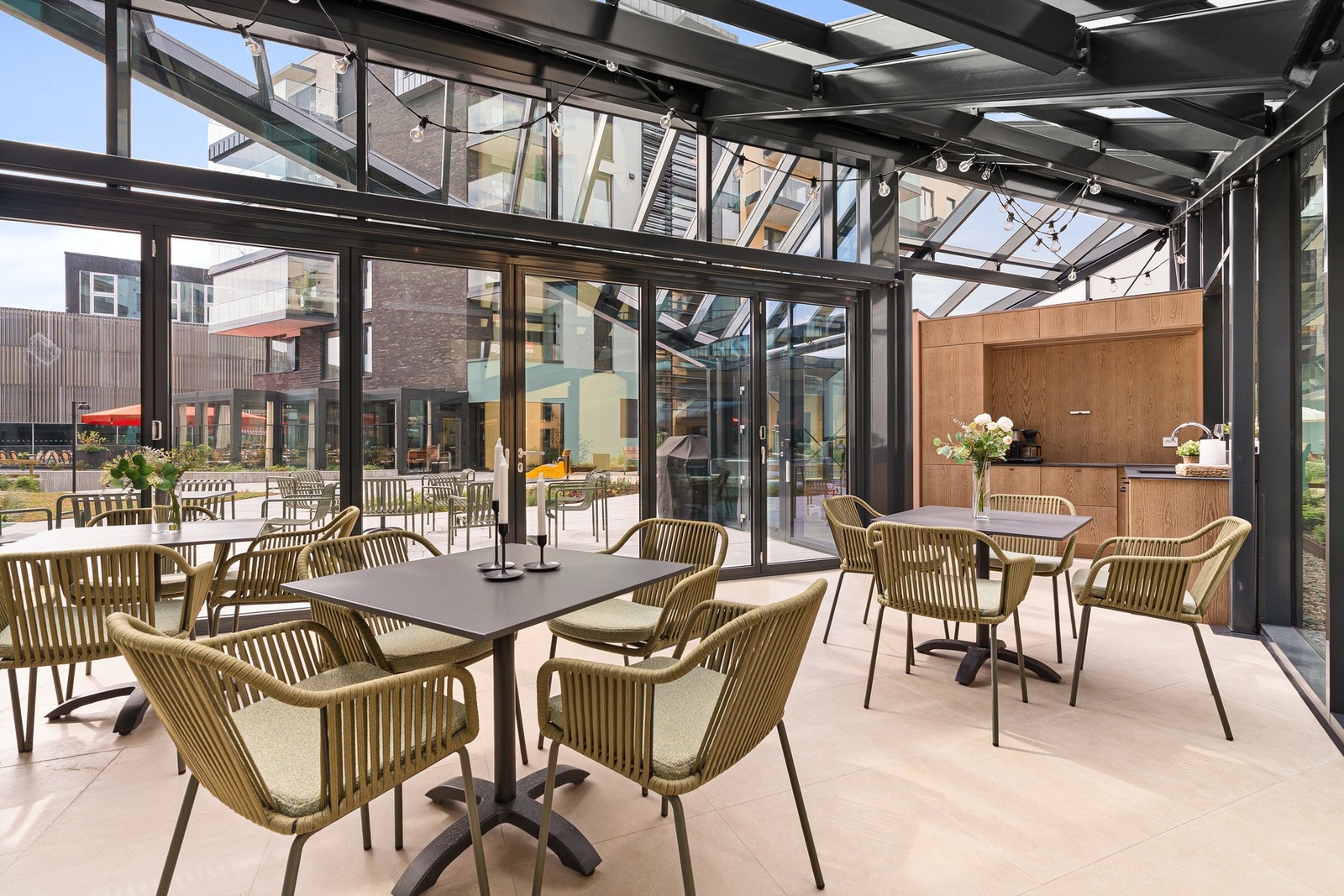 Glasshuset kan leies av beboere for private arrangementer Galleribilde