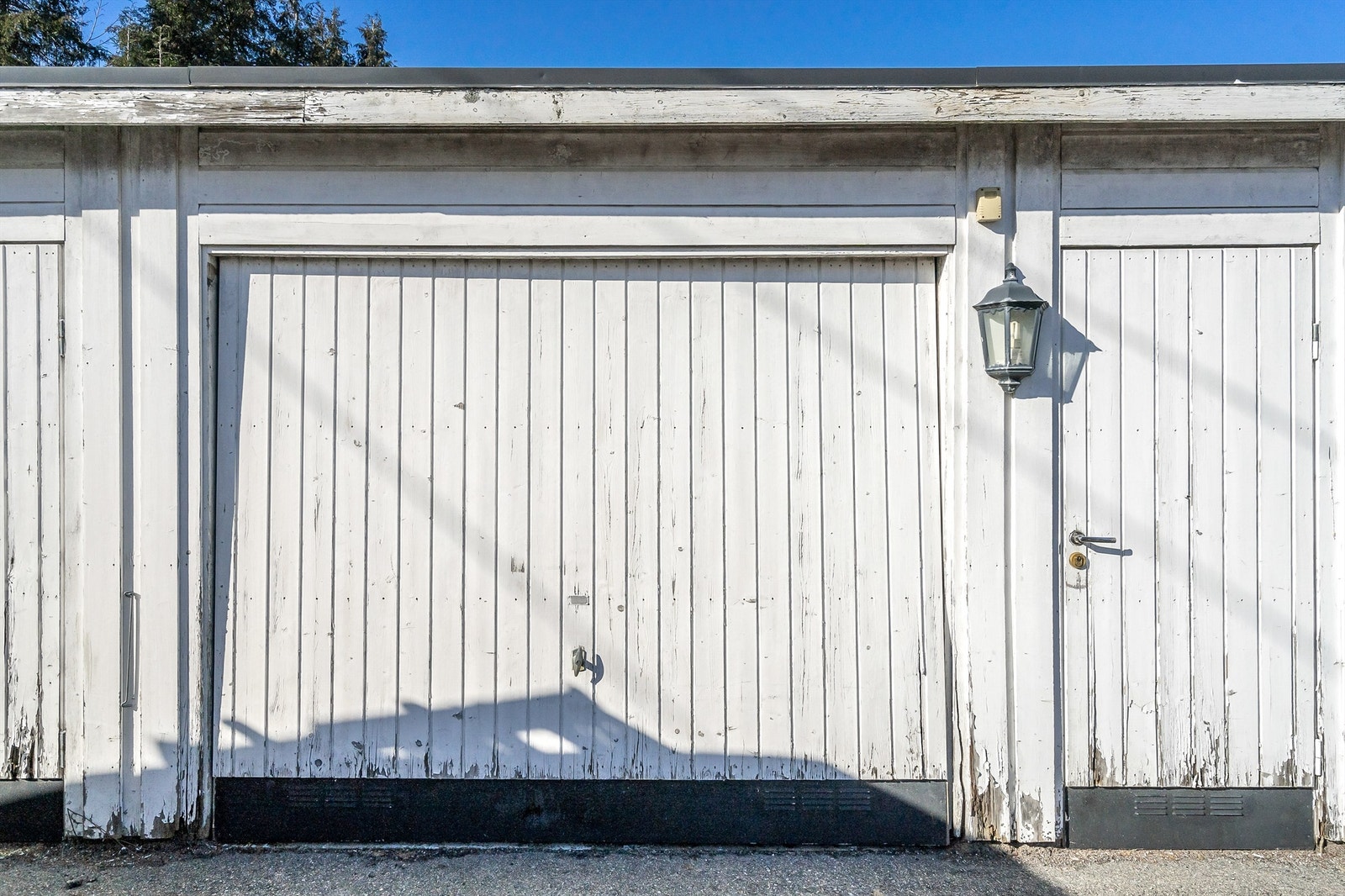 Garasje på 22 kvm med eget bruksnummer medfølger - Denne er utleid i dag for 1.500,- pr mnd Galleribilde
