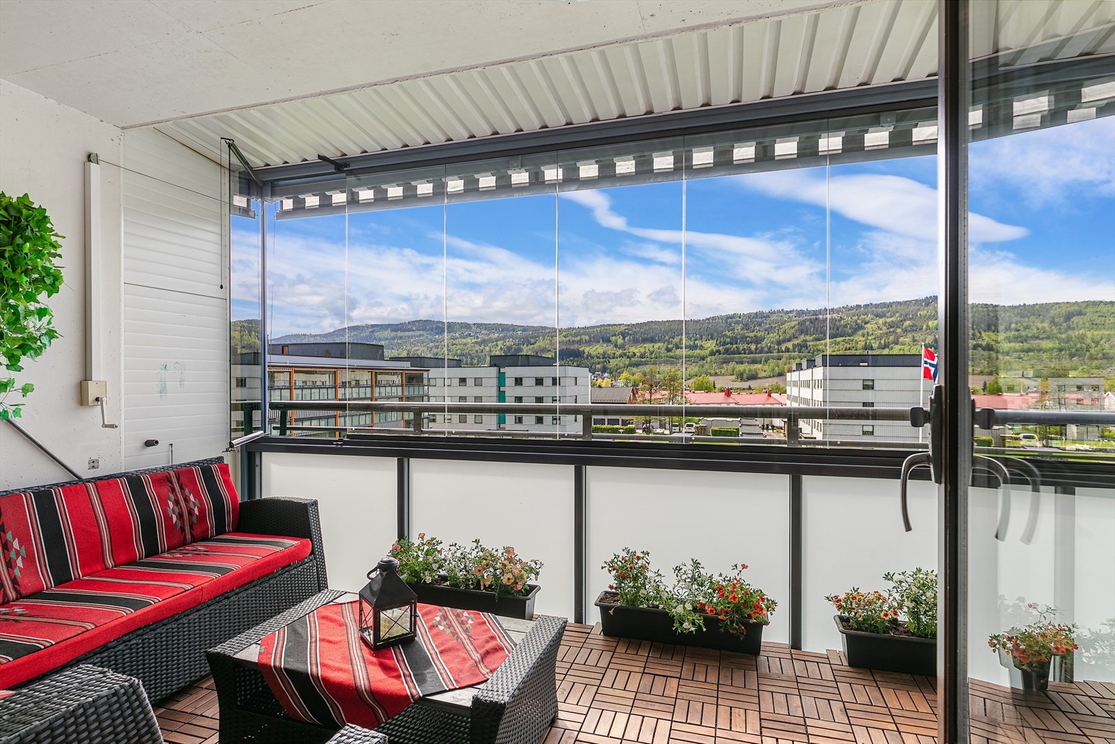 God plass til en fin sittegruppe på terrassen. Galleribilde