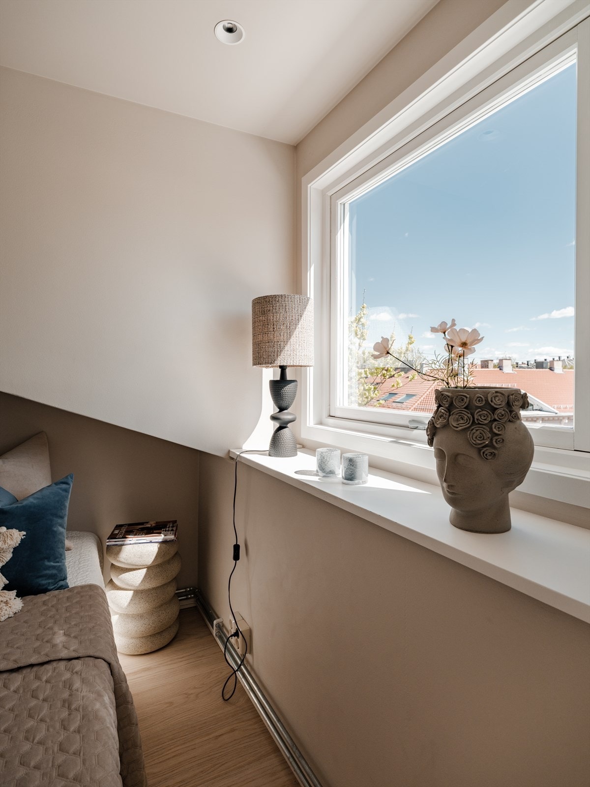 De dype vinduspostene er perfekt for planter og pynt. Galleribilde