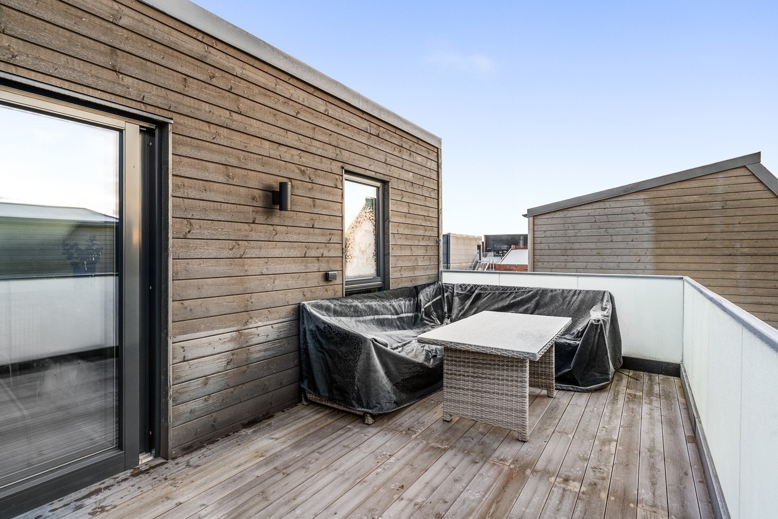 Dette gir gode solforhold og fine uteplasser gjennom store deler av dagen. Galleribilde
