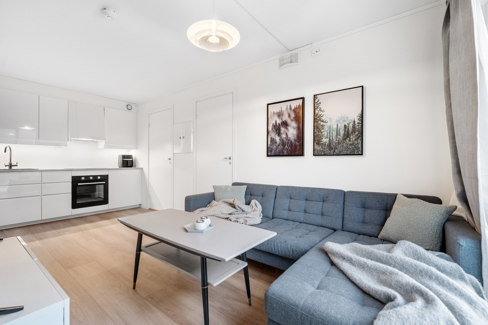 Velkommen til dette stilrene og moderne minihuset på Raufoss! Galleribilde