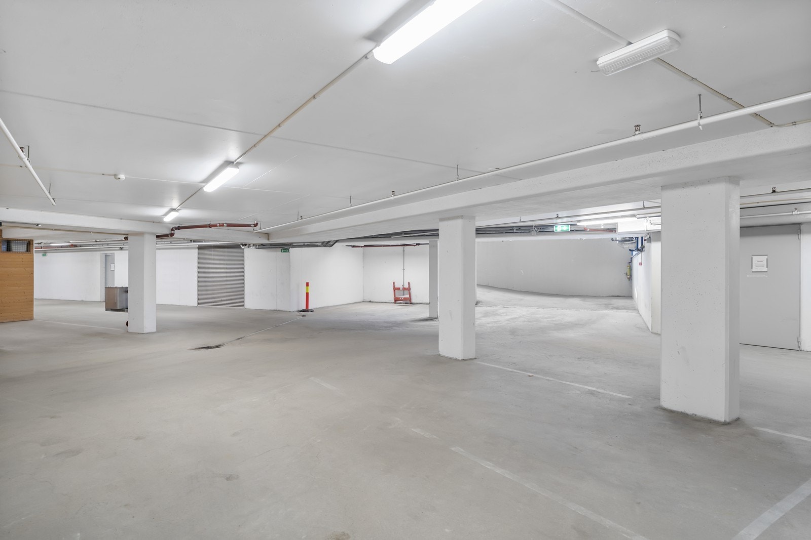 Tilhørende parkeringsplass i p-kjeller Galleribilde