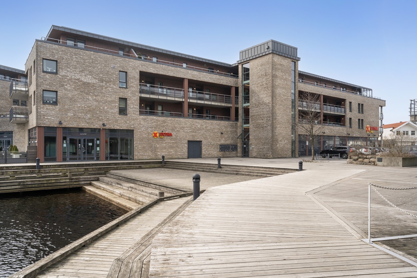 Dagligvareforretning i samme bygg som leiligheten. Galleribilde