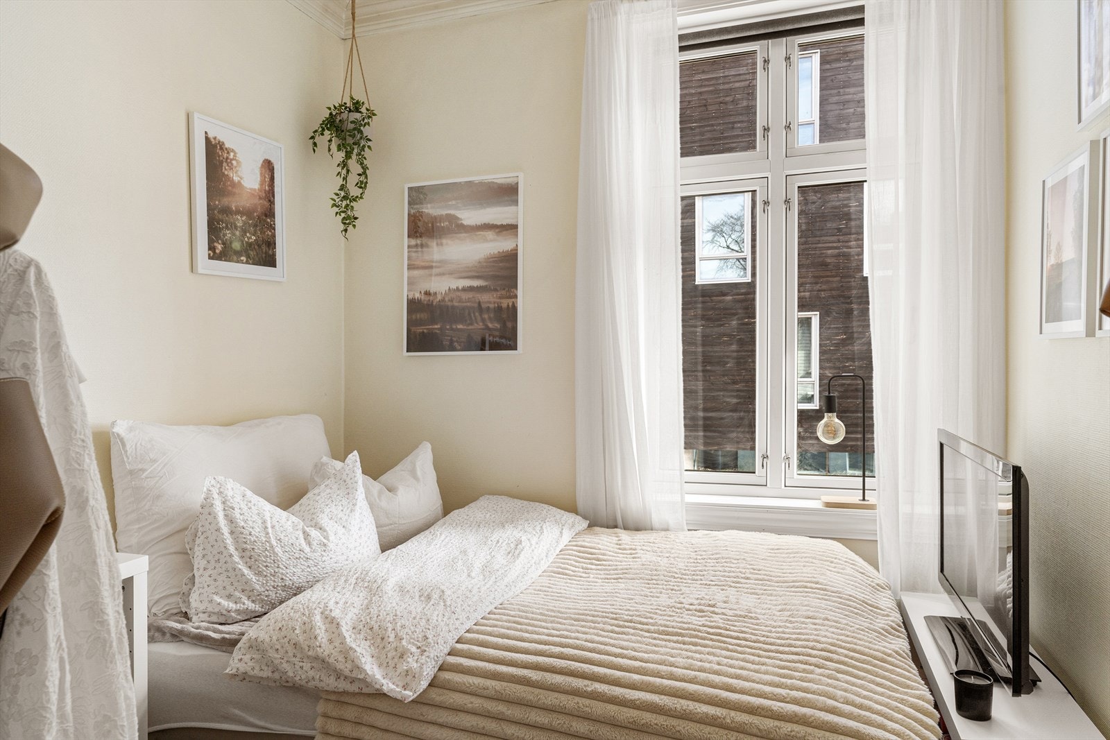 Det andre soverommet er fleksibelt og egner seg godt som barnerom, gjesterom eller hjemmekontor, avhengig av behov og livssituasjon. Galleribilde
