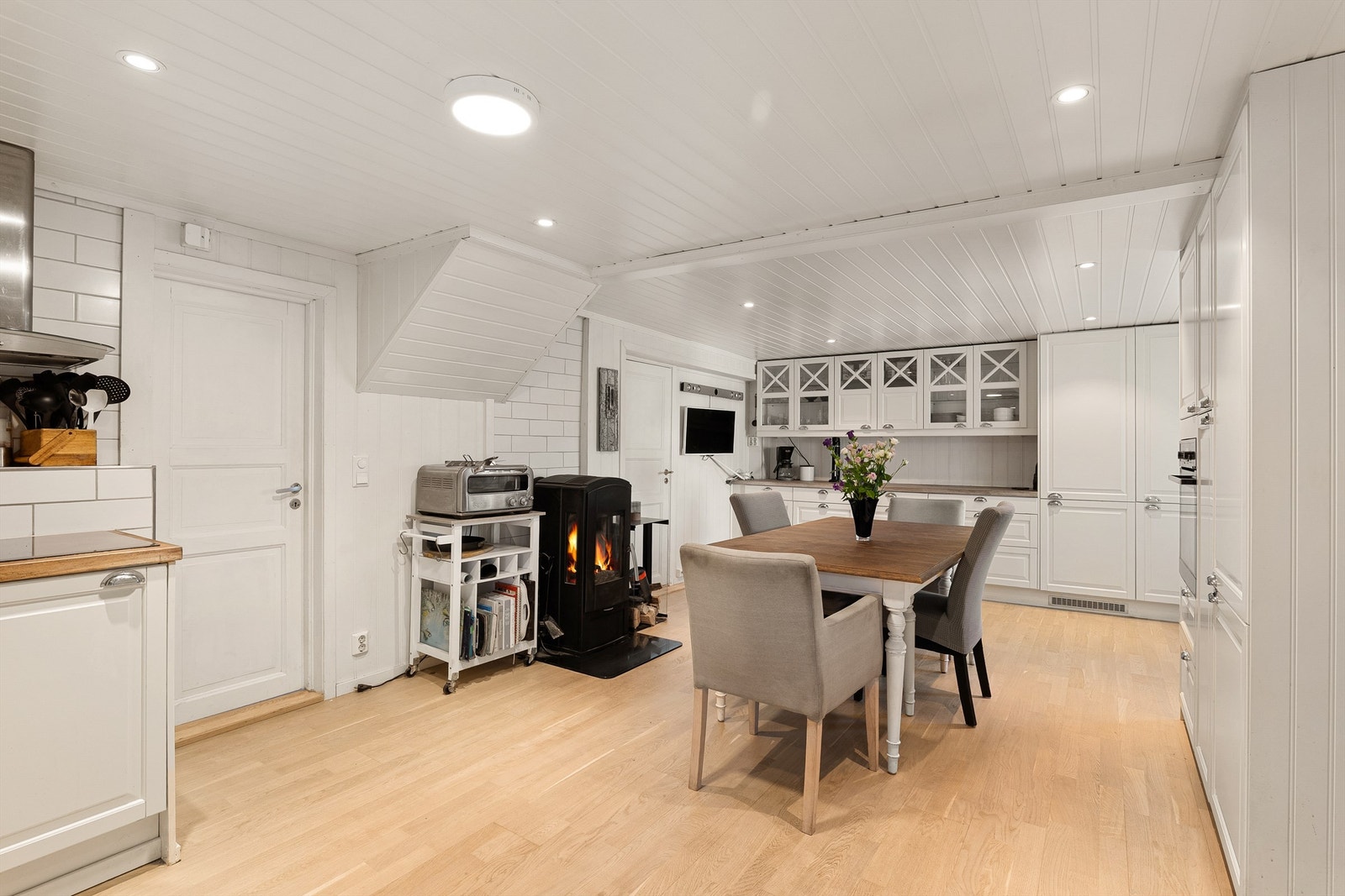 Et helt nytt og stort kjøkken med spiseplass i sentrum ble etablert i 2015. Galleribilde