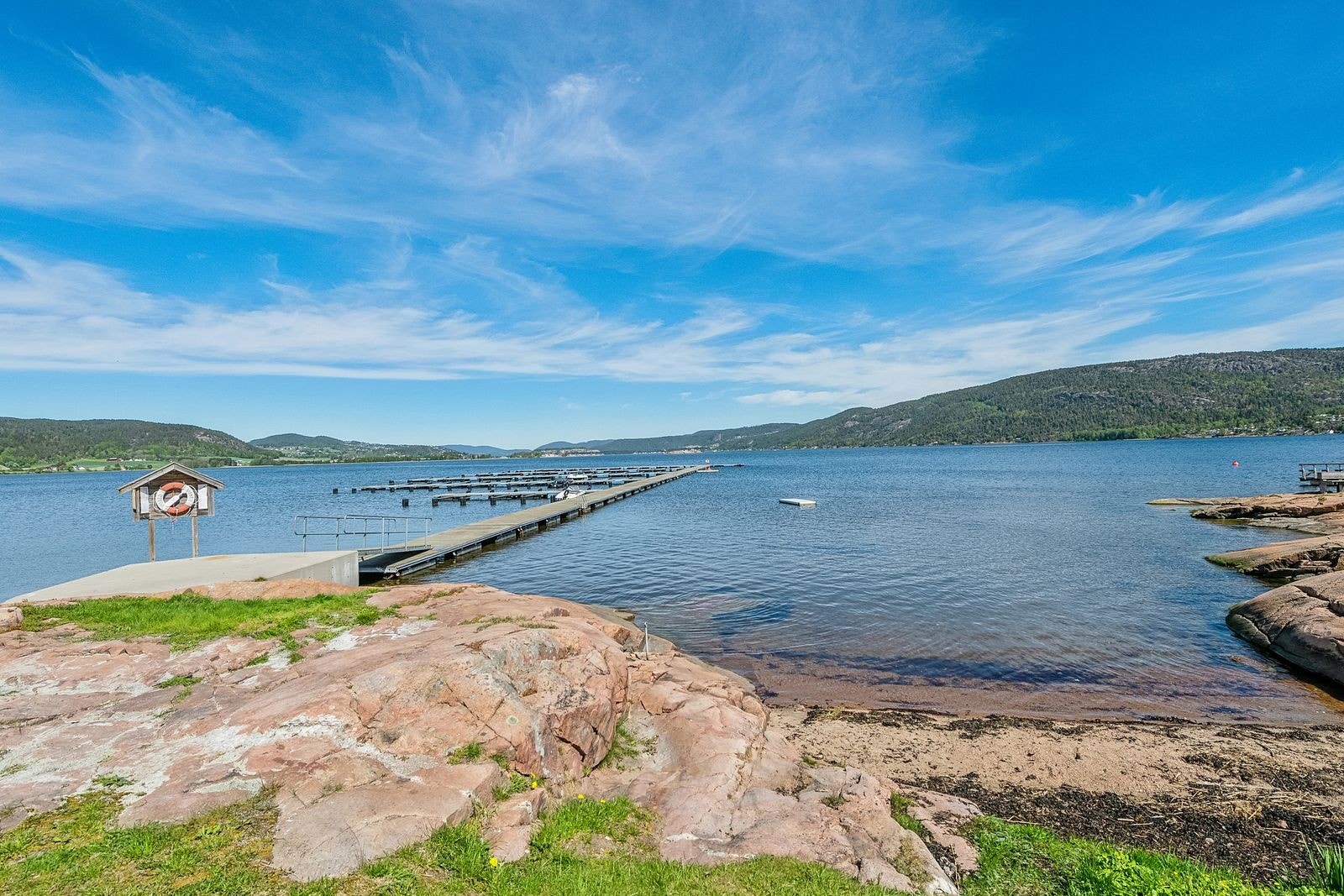 Med eiendommen følger tilgang til båtplass, med kort avstand til blant annet Holmsbu havn. Galleribilde