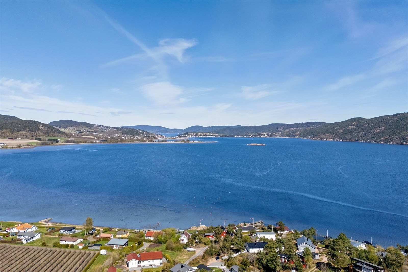 Her lever du tett på Drammensfjorden med alle dens rekreasjonsmuligheter. Galleribilde