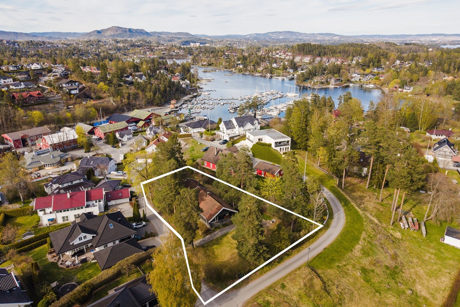Velkommen til Bloksbergstien 27, presentert av Alexander Fossum og Baldur Sveinsson i Nordvik Asker. (Foto: Paul-Dan Dragoman) Galleribilde