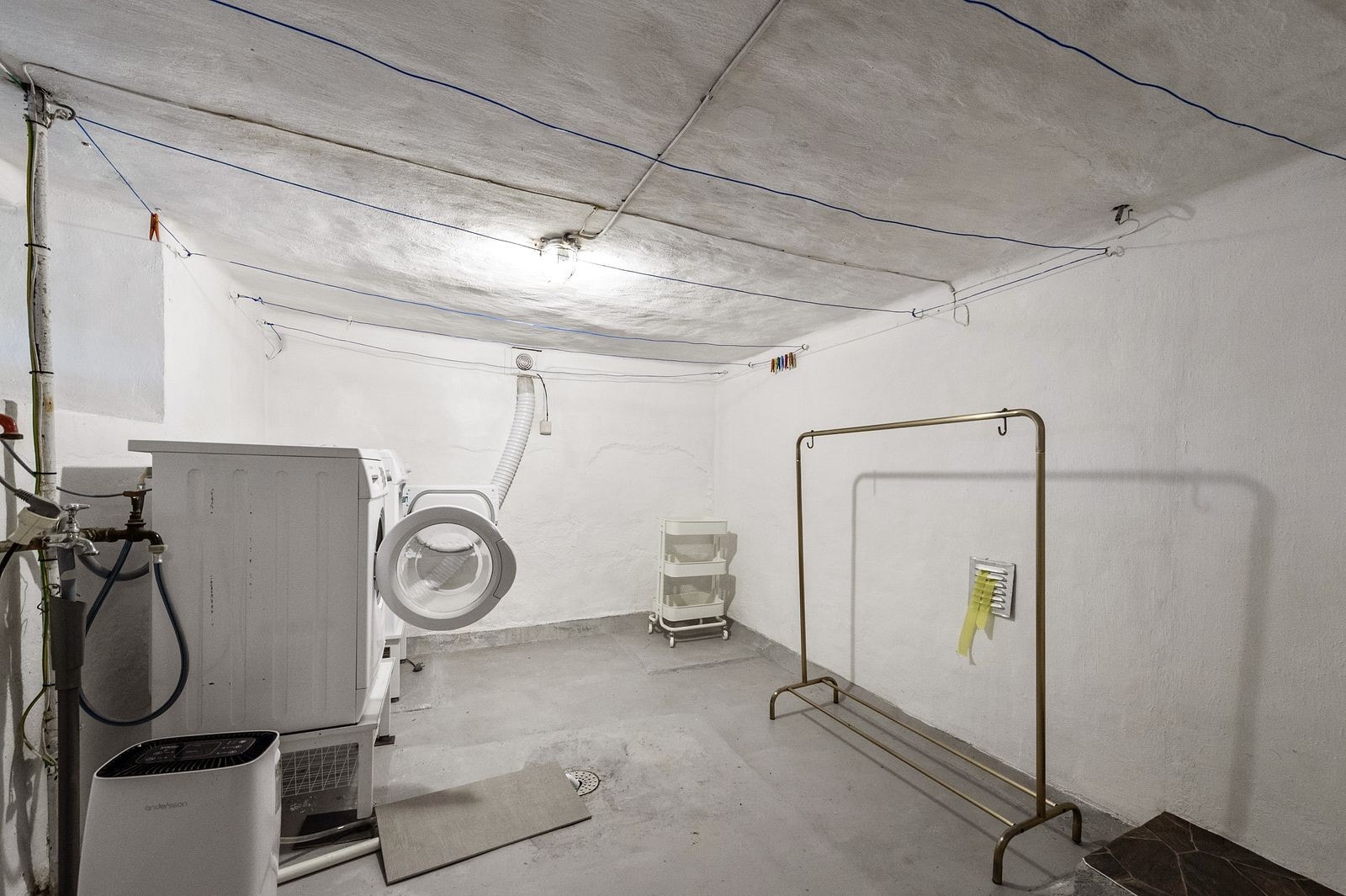 Felles vaskerom i kjeller. Galleribilde
